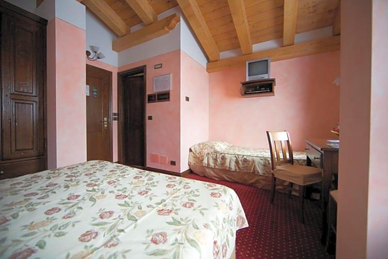 Hotel L'Aiglon image