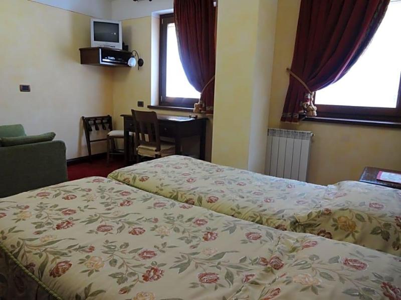 Hotel L'Aiglon image