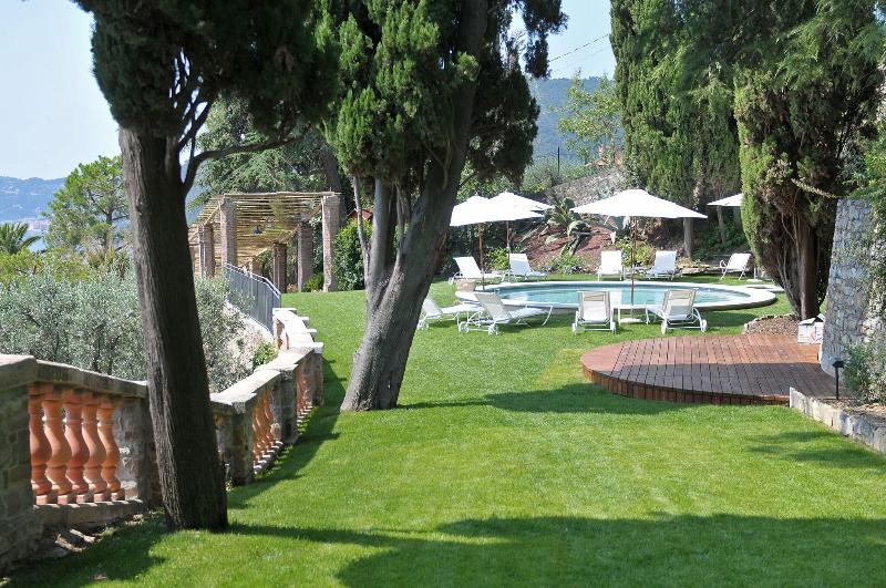Villa Della Pergola image