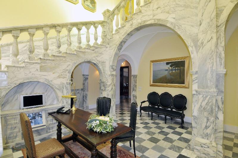 Villa Della Pergola image