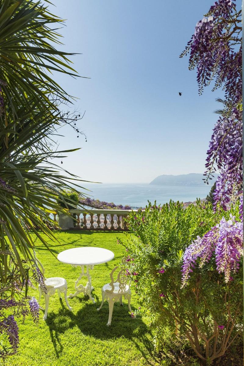Villa Della Pergola image