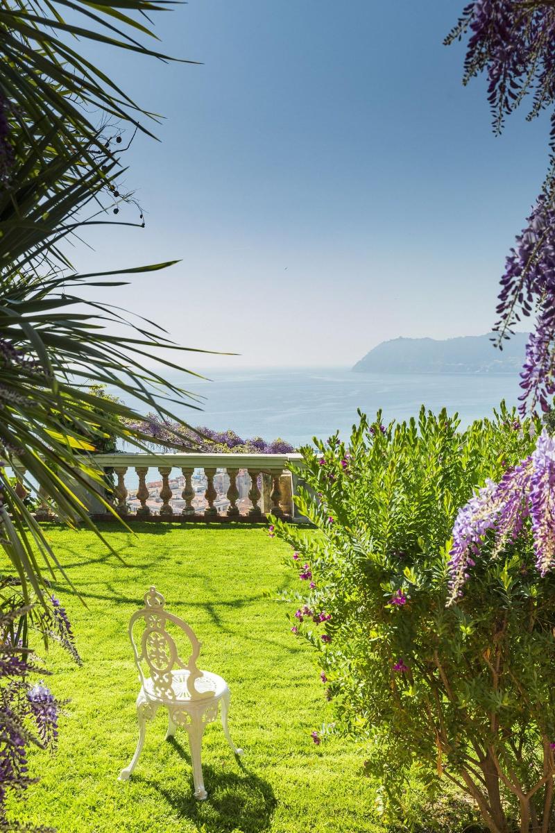 Villa Della Pergola image