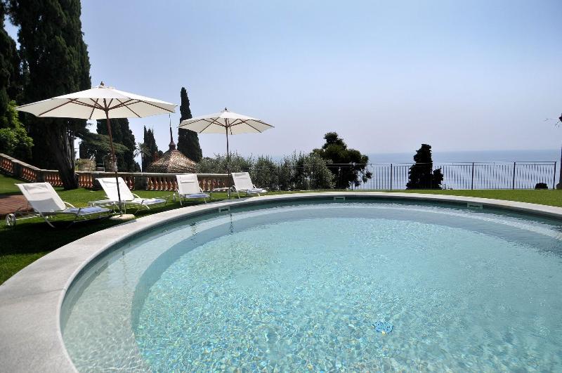 Villa Della Pergola image