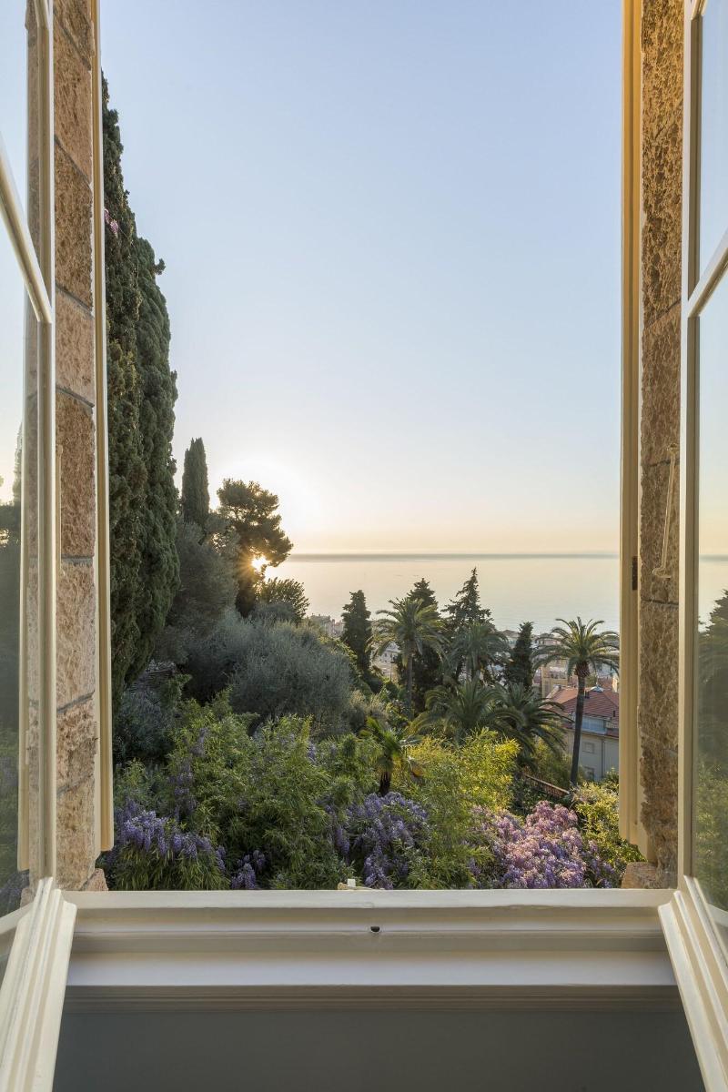 Villa Della Pergola image