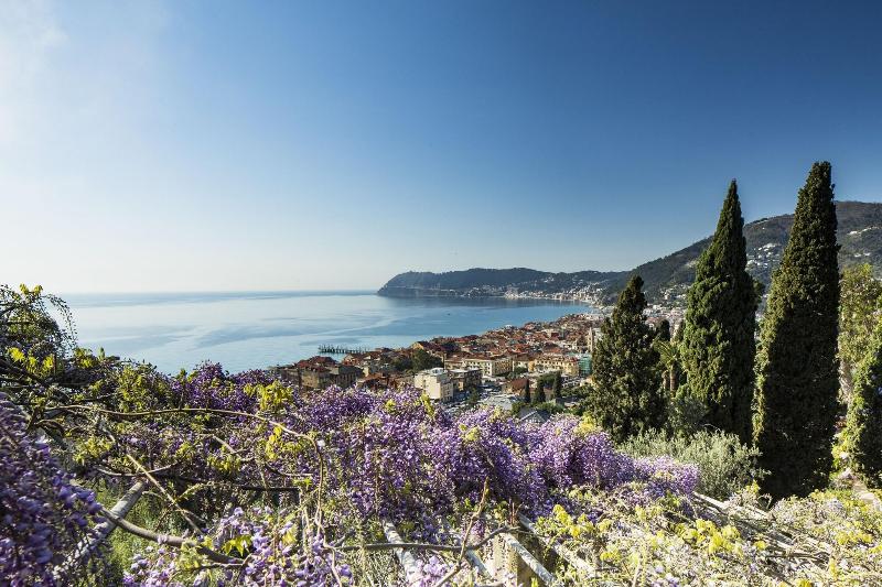 Villa Della Pergola image