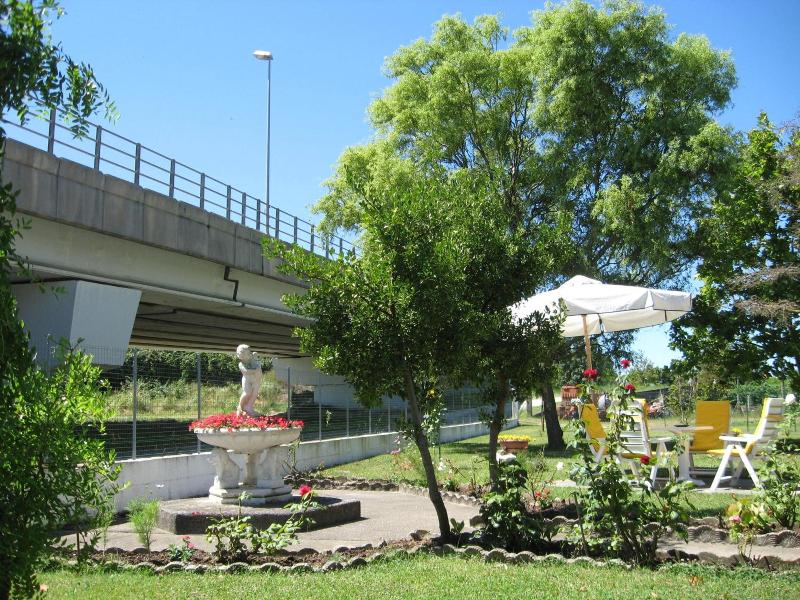 Da Vito Garni image