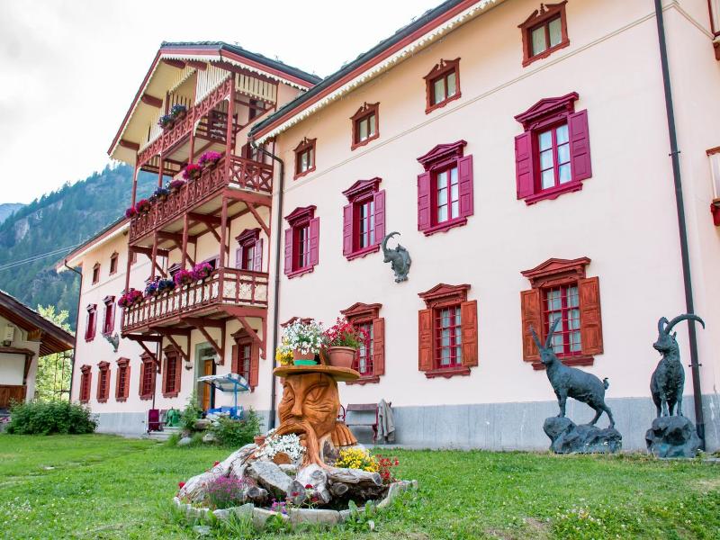 Villa Della Regina image