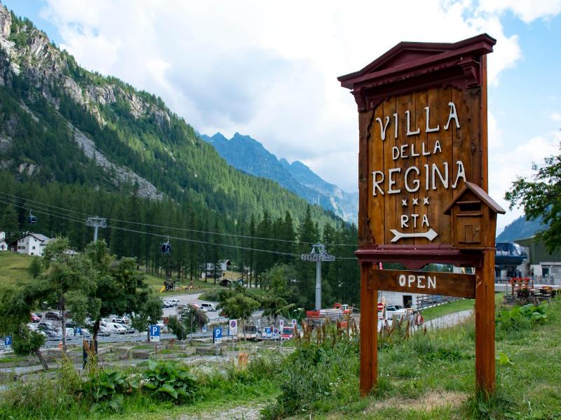 Villa Della Regina image