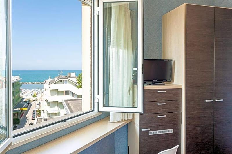 Hotel Residence & Suites image