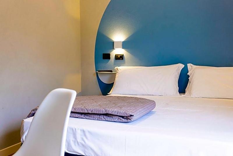 Hotel Residence & Suites image