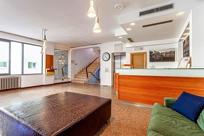 Hotel Residence & Suites image