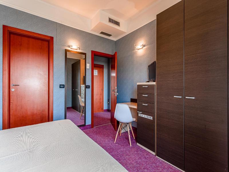 Hotel Residence & Suites image