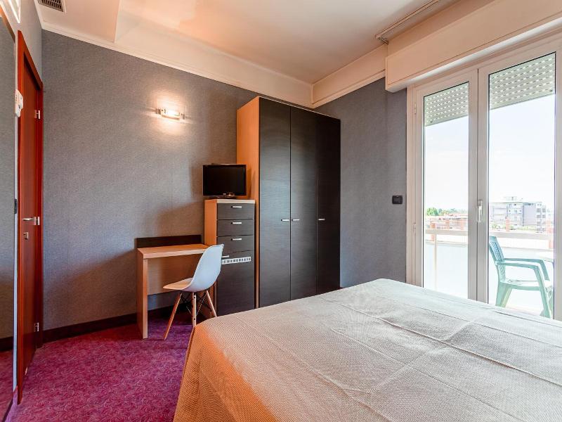 Hotel Residence & Suites image