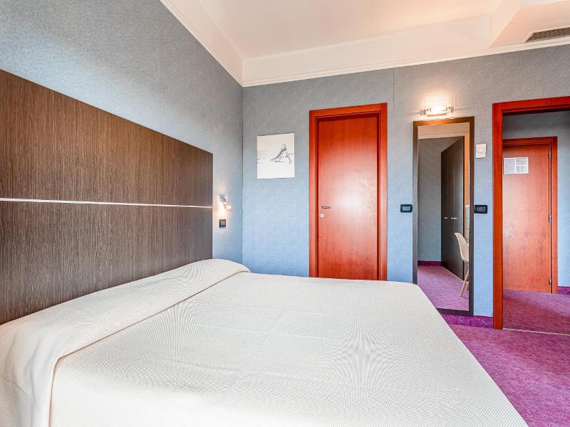 Hotel Residence & Suites image