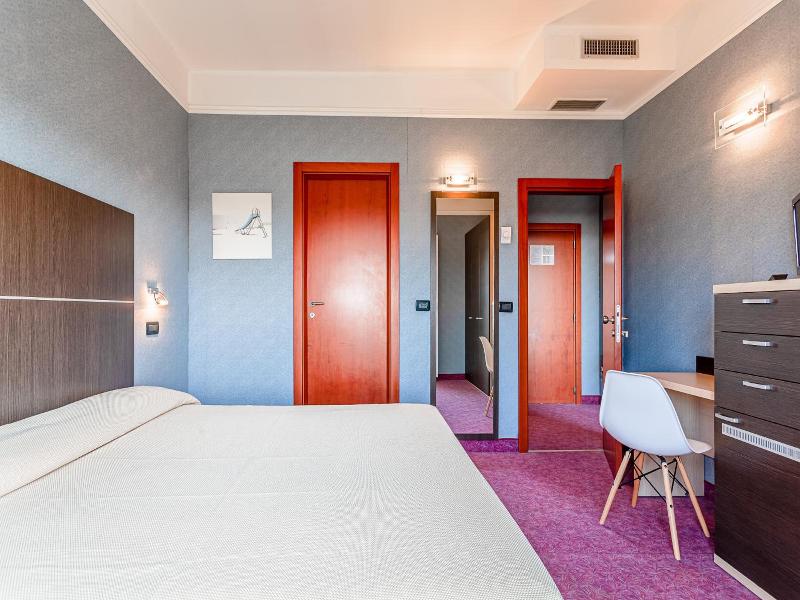 Hotel Residence & Suites image