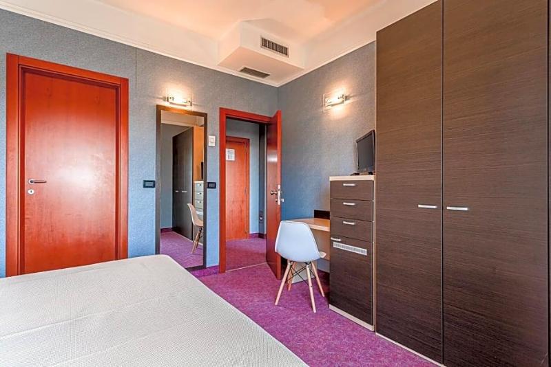 Hotel Residence & Suites image