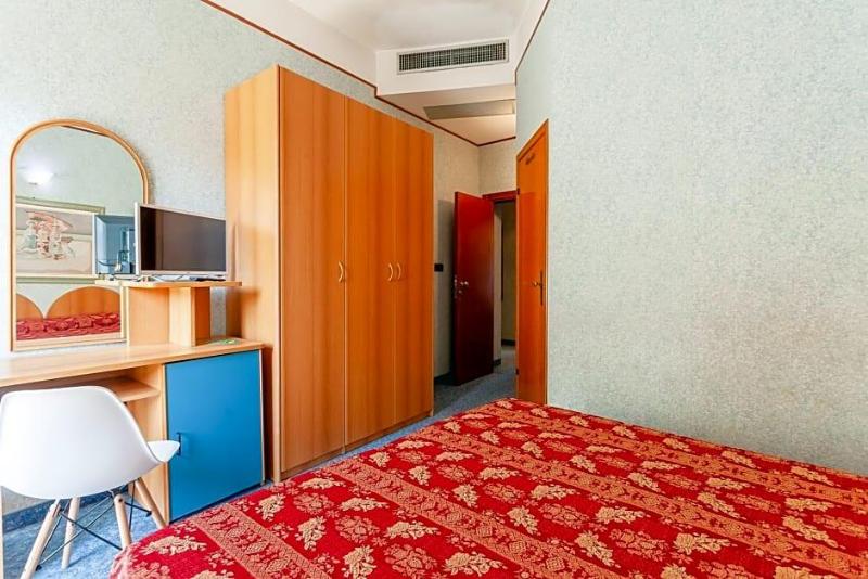 Hotel Residence & Suites image