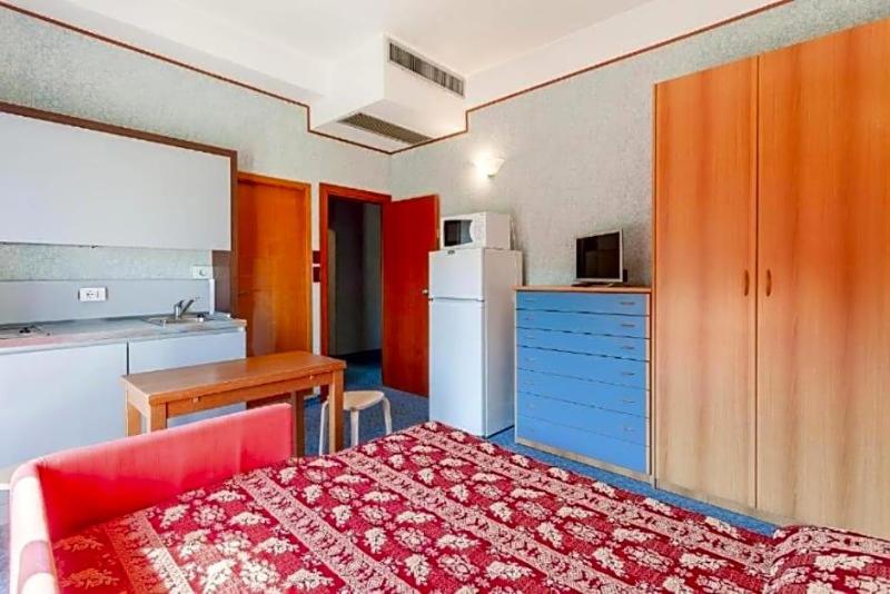 Hotel Residence & Suites image