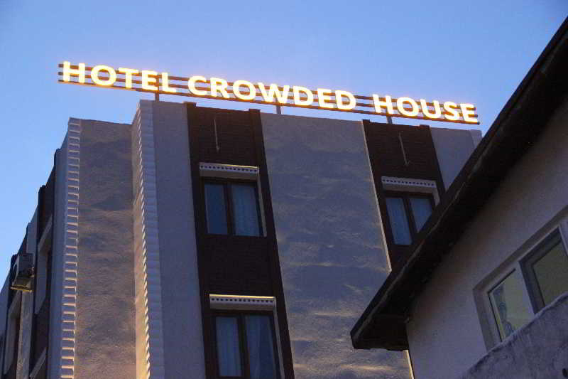 HOTEL CROWDED HOUSE