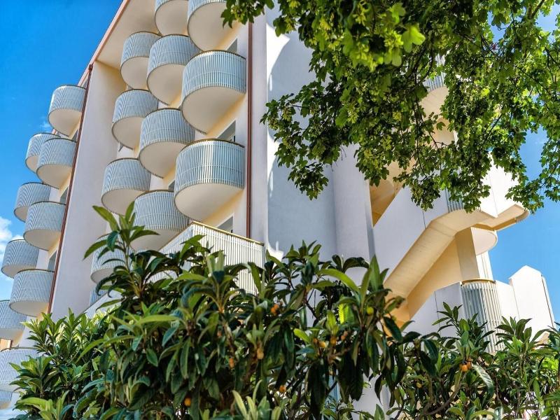 SALUS SMART CHIC HOTEL image