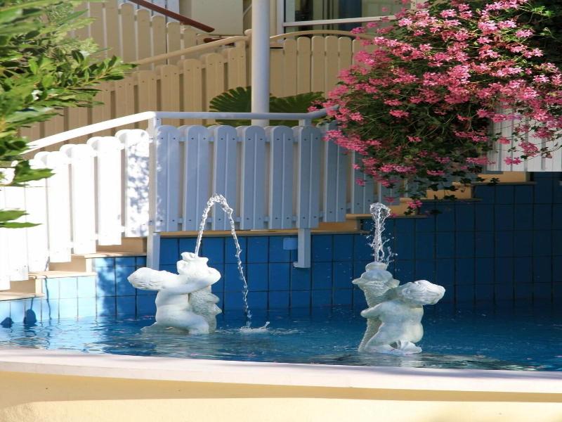 SALUS SMART CHIC HOTEL image