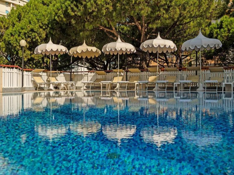 SALUS SMART CHIC HOTEL image