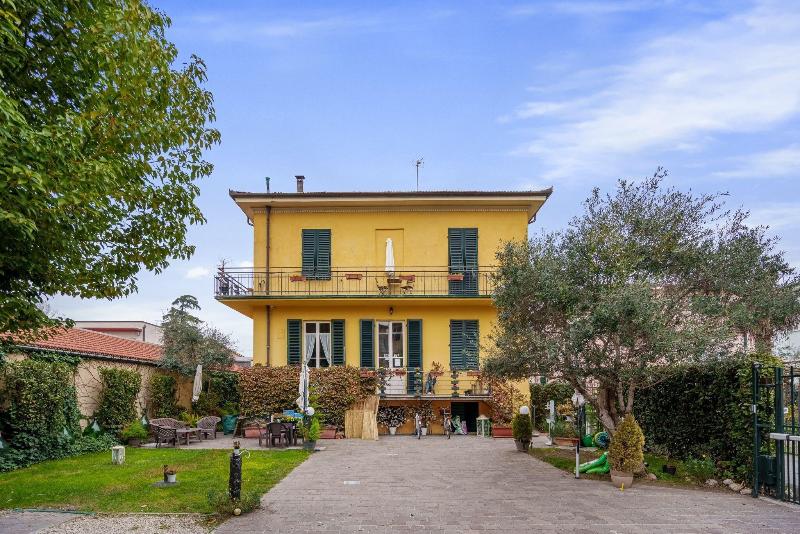 Lucca In Villa image