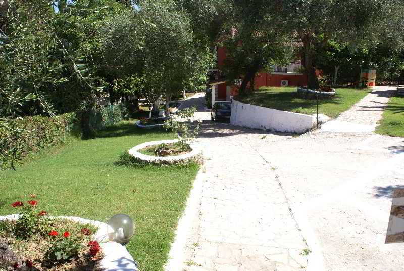 FOUXIA APARTMENTS AND STUDIOS