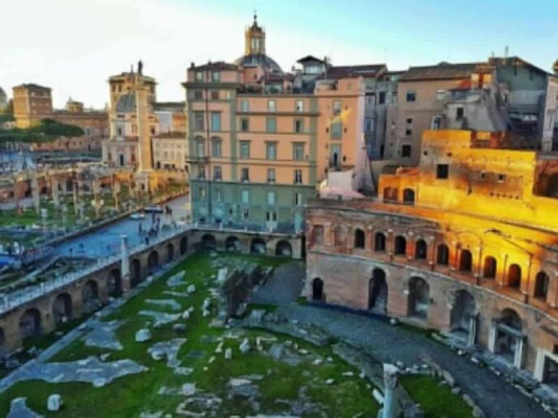 Hold Rome image
