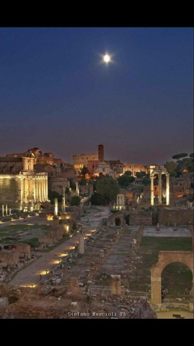 Hold Rome image