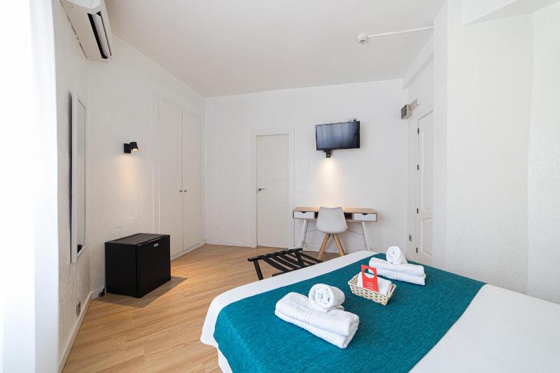 Hotel Goya image