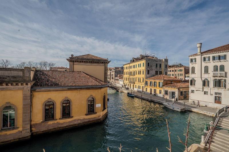 Alla Corte Rossa image