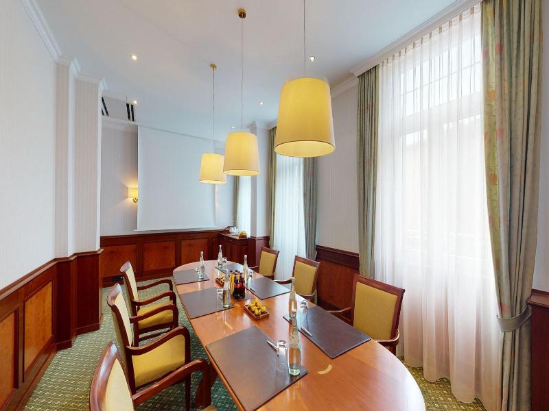 Hotel Oranien Wiesbaden image
