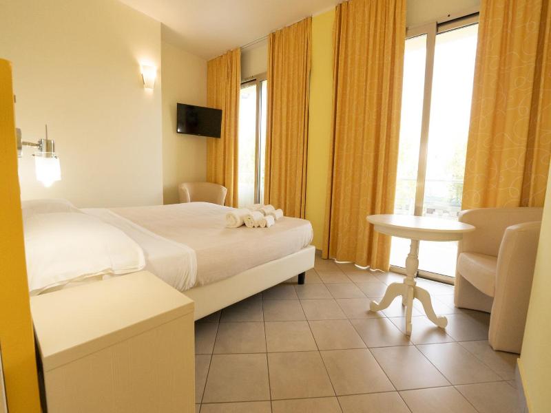 Hotel Baia Di Trainiti image