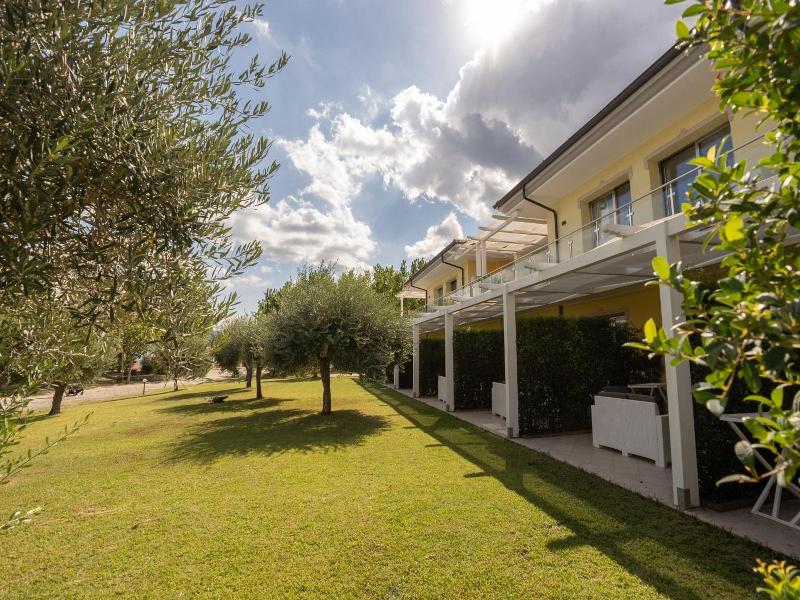 Hotel Baia Di Trainiti image