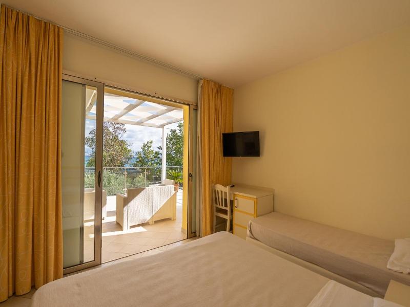 Hotel Baia Di Trainiti image