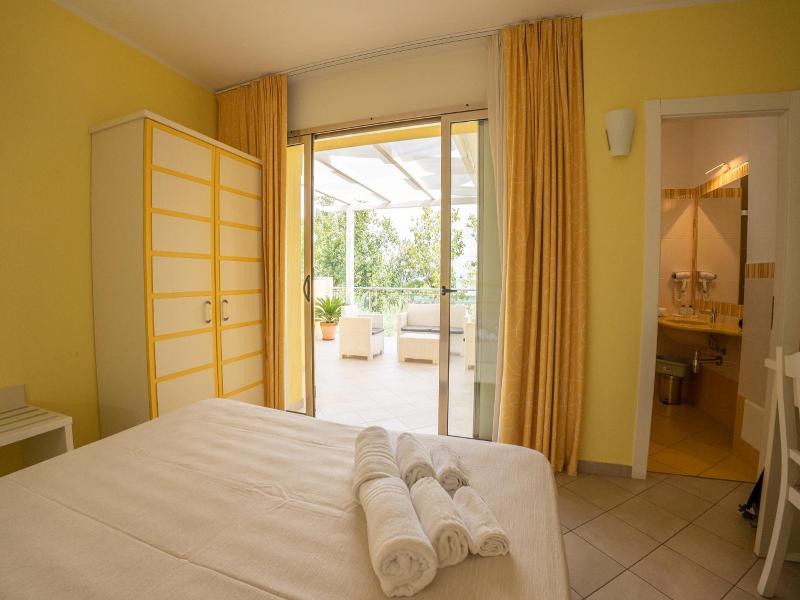 Hotel Baia Di Trainiti image