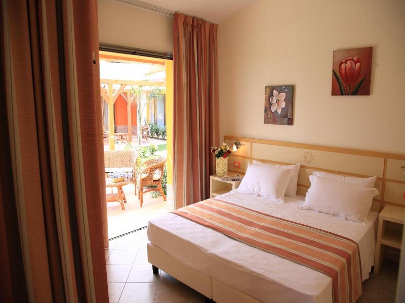 Hotel Baia Di Trainiti image