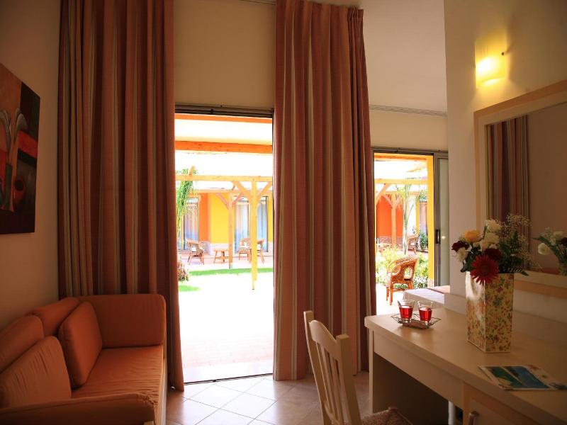 Hotel Baia Di Trainiti image