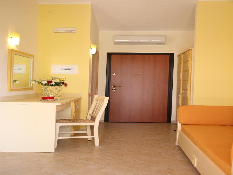 Hotel Baia Di Trainiti image