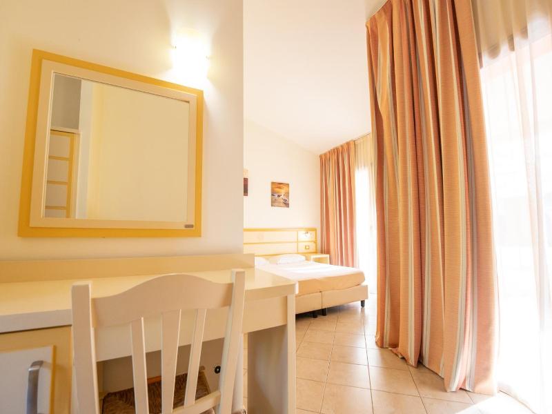 Hotel Baia Di Trainiti image