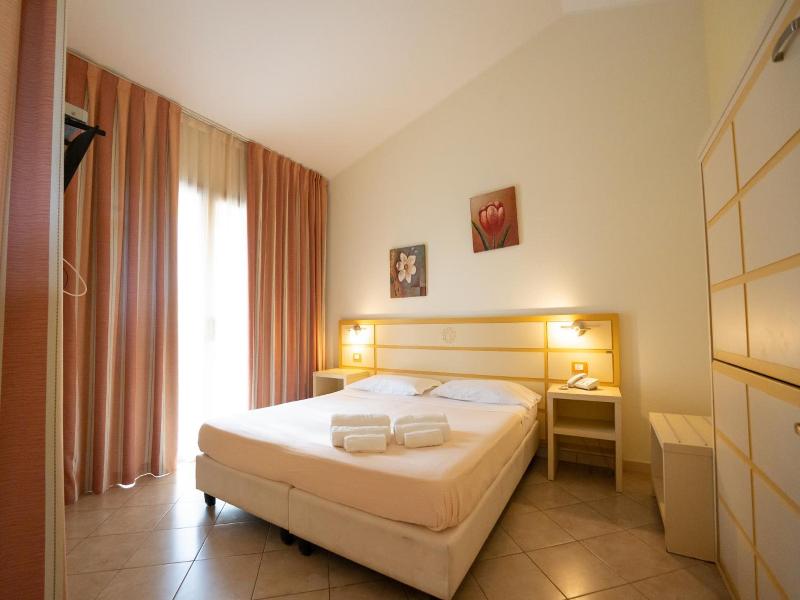 Hotel Baia Di Trainiti image