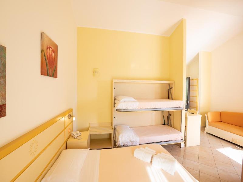 Hotel Baia Di Trainiti image