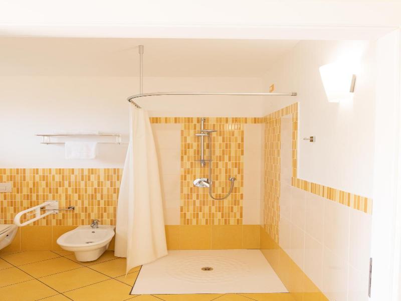 Hotel Baia Di Trainiti image