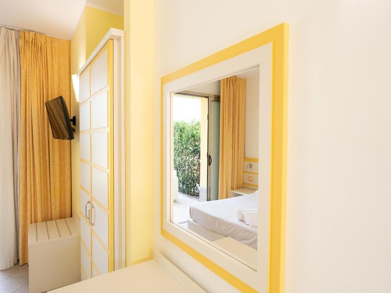 Hotel Baia Di Trainiti image