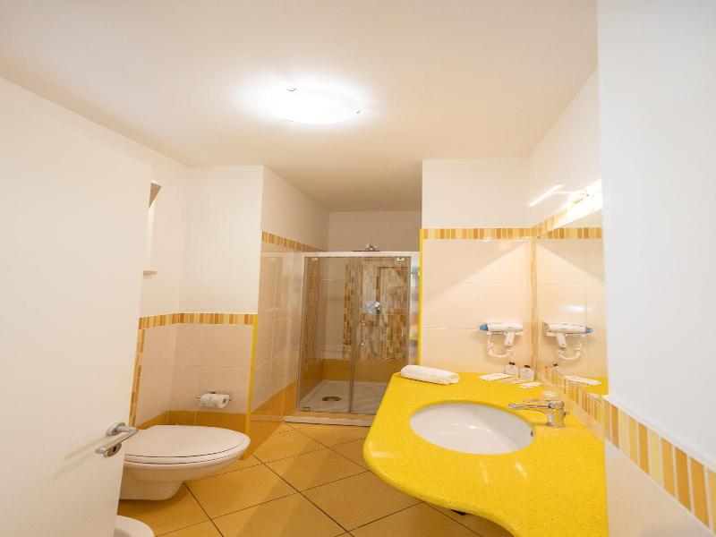 Hotel Baia Di Trainiti image
