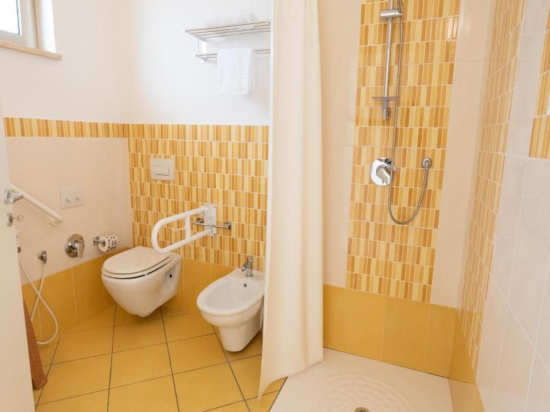 Hotel Baia Di Trainiti image