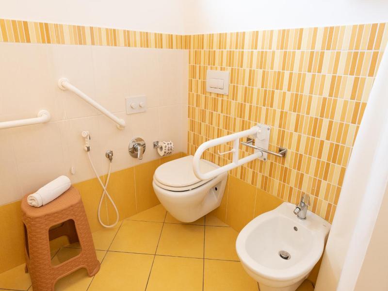 Hotel Baia Di Trainiti image