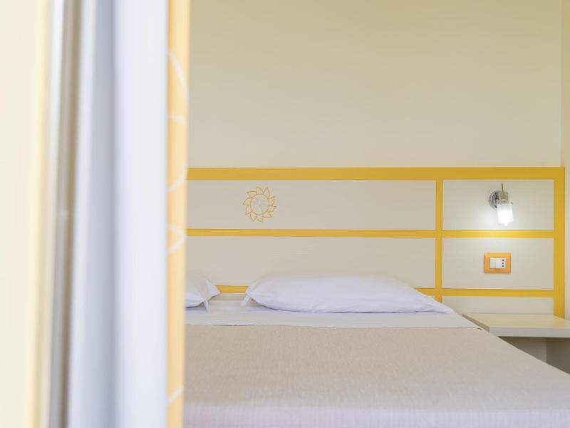 Hotel Baia Di Trainiti image