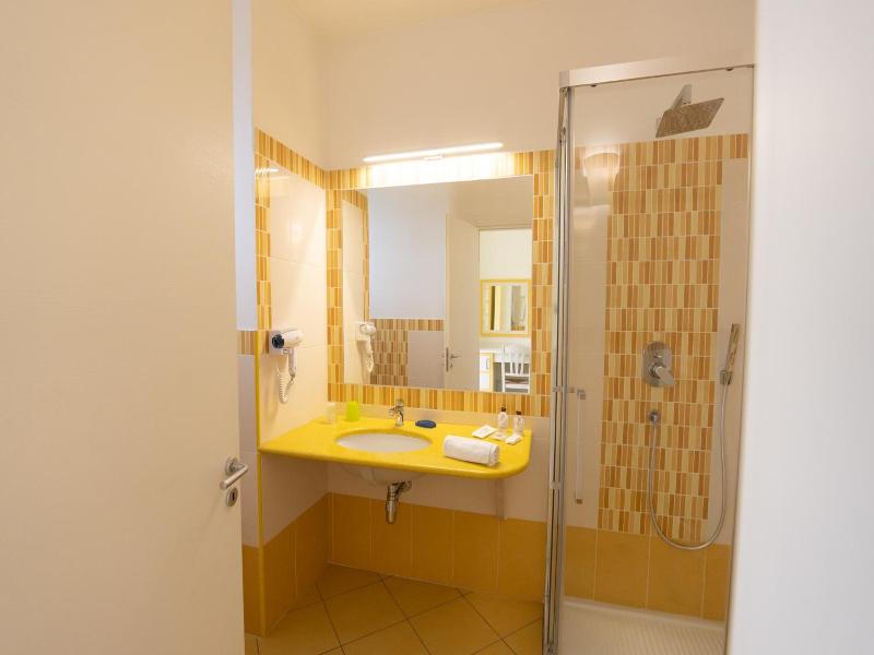 Hotel Baia Di Trainiti image